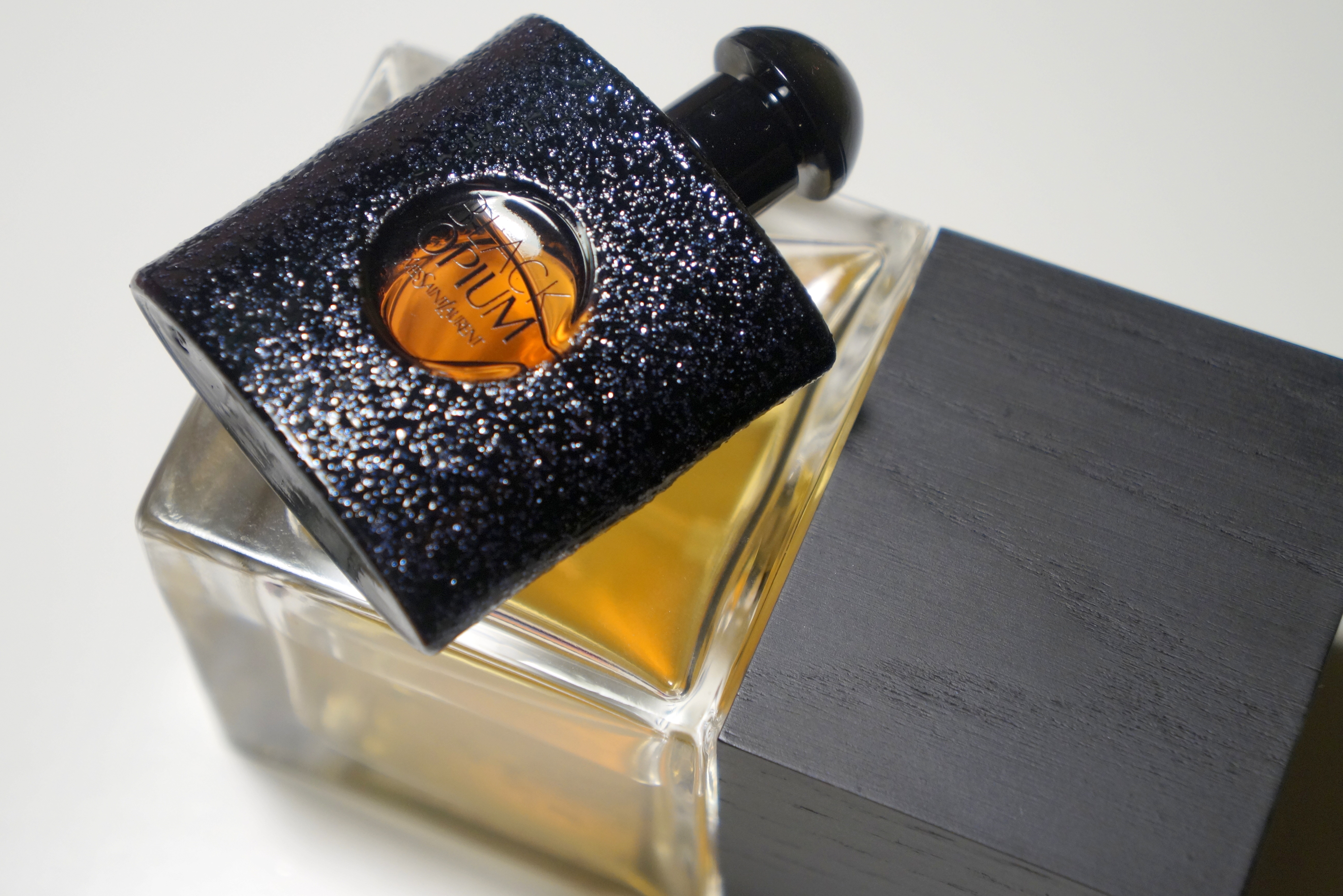 black opium ysl perfumy